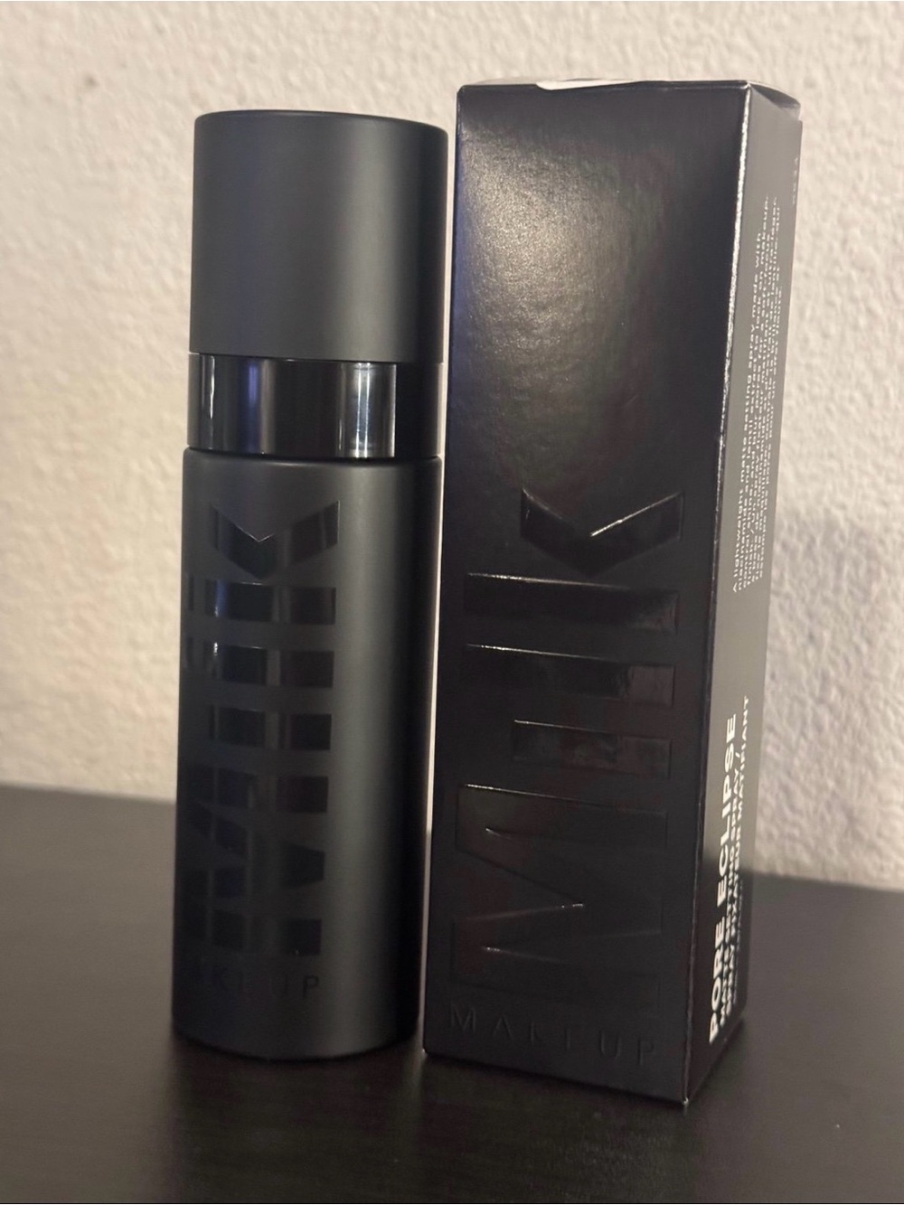 MILK MAKEUP Pore Eclipse Mattifying +
Blurring Transfer-Proof Setting Spray